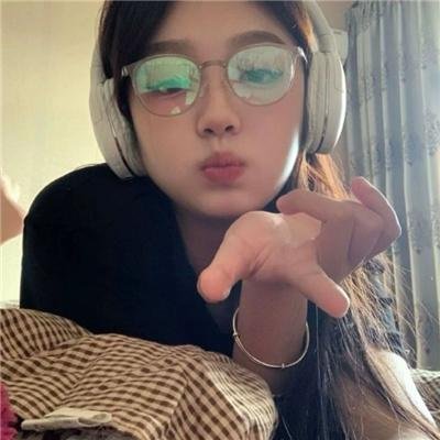 春花娇美可人儿